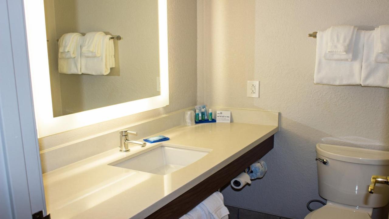 Holiday Inn Express Winfield - Teays Valley By Ihg Hurricane Room photo